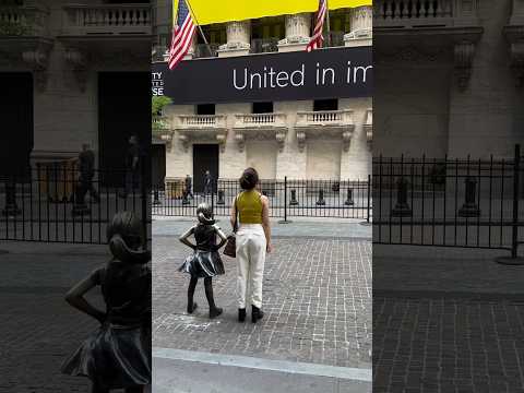 Fearless Girl🗽👧New York Stock Exchange, Financial District  #shorts #nycwalk #fearless #wallstreet