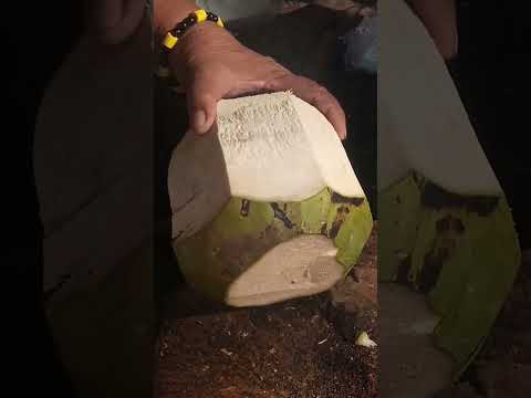 pinakasariwang katas ng buko #satisfying #bukojuice #streetfood #youtubeshorts @GatchieJr33