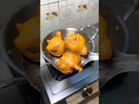 Tasty Aloo 🥔 Bonda 😋❤️ For Cool Weather 🌧️😍 #trending #shorts #youtubeshorts #food #cooking