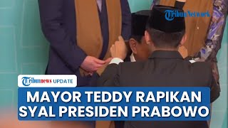 Aksi Sigap Mayor Teddy Rapikan Syal Presiden Prabowo di Tengah Para Pemimpin Dunia di KTT APEC 2024