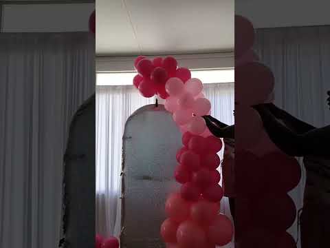 Barbie Balloon Garland/ 60 second Tutorial #balloons #barbie #balloongarland