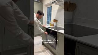 Easy Oven Clean #homeinteriorinspo #cleaningroutine #cleaningvideo