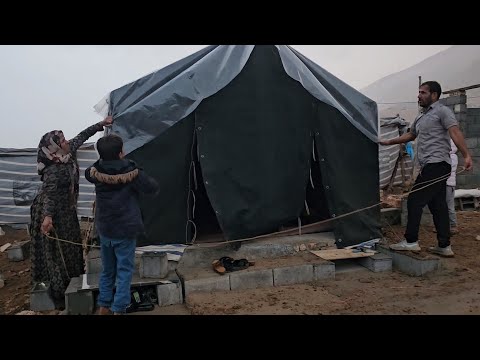 Autumn and rain shelter: Imani and Maryam's attempt to pass through the heavy rain