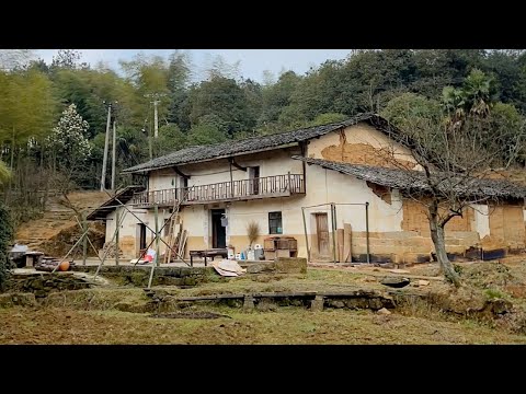 Dad passed away ~ Lonely son leaves city to help mother renovate and clean country house