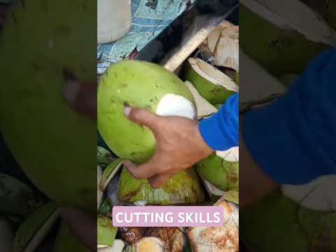 freshly cut coconutwater pH street food #coconutwater #streetfood #youtubeshorts @GatchieJr33