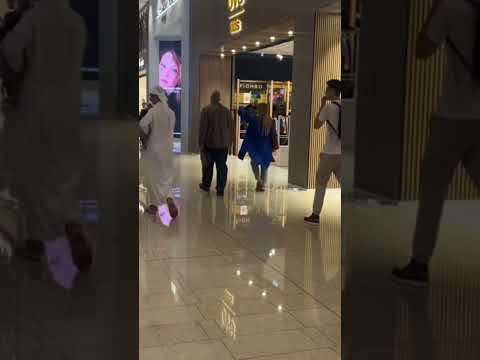 INSIDE THE DUBAI MALL VLOG!#dubamall #dubaiwaterfall #dubai #dubaivlog #dubailife #placestovisit