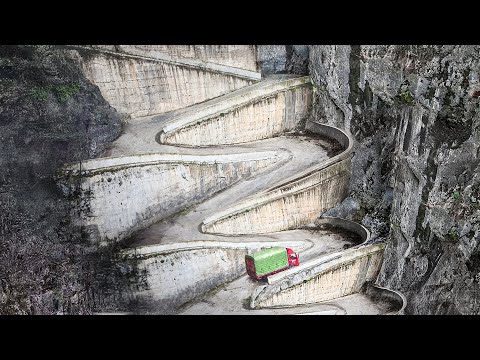 Riding Truck on China's Scariest Mountain Road