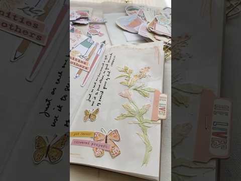 Journal With Me No.23 | Texture Paste on Traveler’s Notebook https://youtu.be/OMoqgH7BBRg