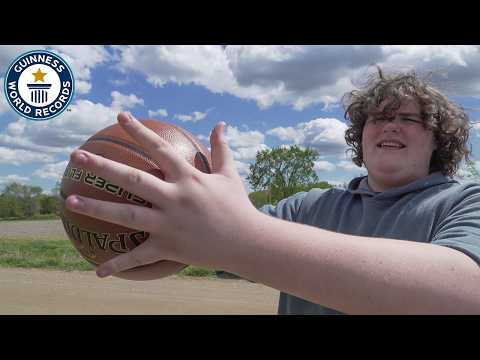 Largest Hands and Feet On A Teenager - Guinness World Records