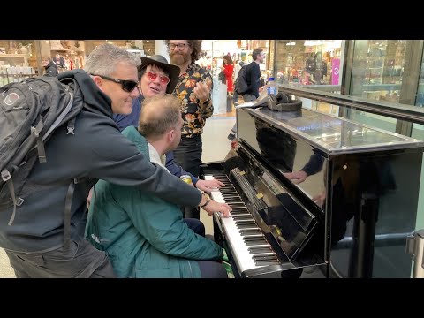 Three Wise Men Help Befuddled Pianist....