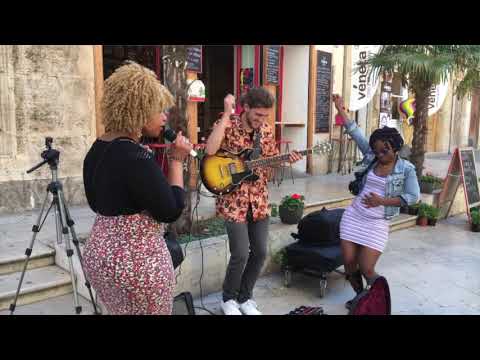 Street Improvisation with Amazing Singer - Borja Catanesi