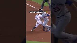 Clayton Kershaw with the INSANE pickoff of Jose Altuve 😯😯