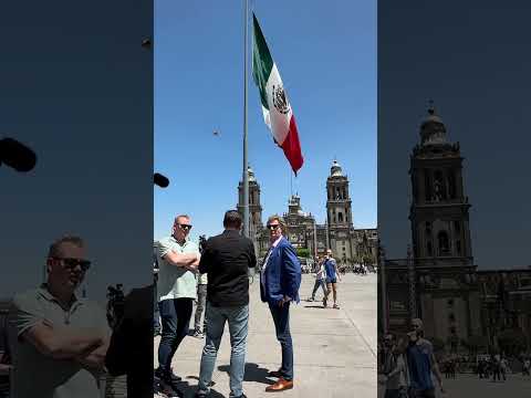 Visiting Mexico City, we had to check out Zócalo 😍 Picture a concert here for thousands of fans! 🤩🇲🇽