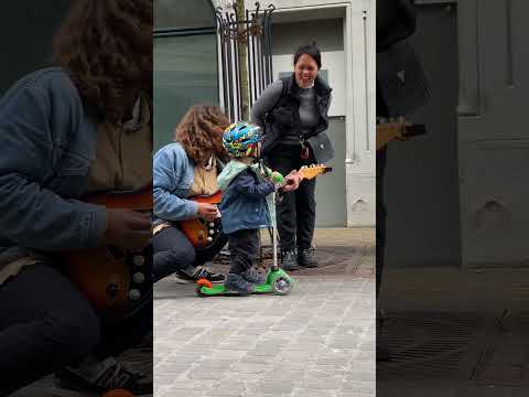 He's still not sure what just happened 🎸😳