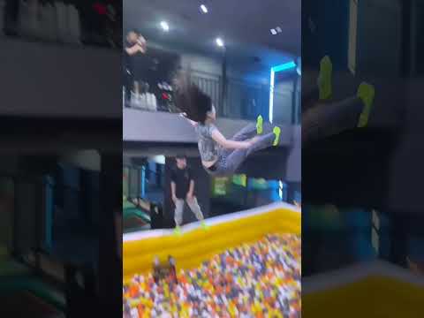 Jumping #trampoline #trampolinpark #minitrampoline #kids #trempoline #comedy #trampolineflps #fun