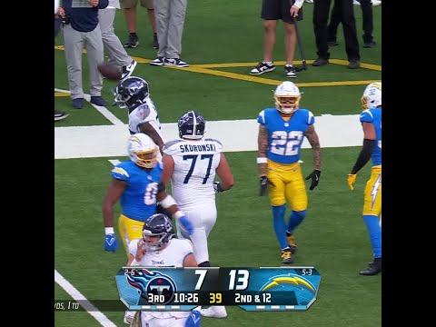 Tony Pollard catches for a 15-yard Gain vs. Los Angeles Chargers