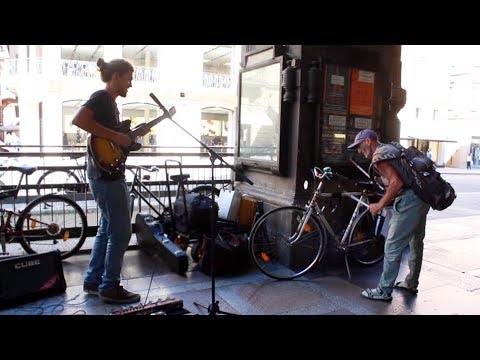 Busking in Bolonia - Borja Catanesi