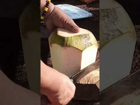 super amazing coconut cutting skills Asmr #satisfying #streetfood #youtubeshorts @GatchieJr33