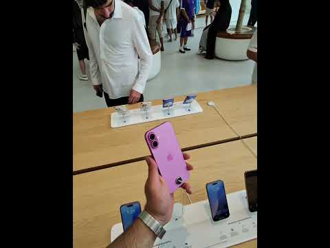 خرید محصولات اپل در اپل استور دبی مال با عینک ریبن متا   #applestore #applestoredubaimall#dubaimall