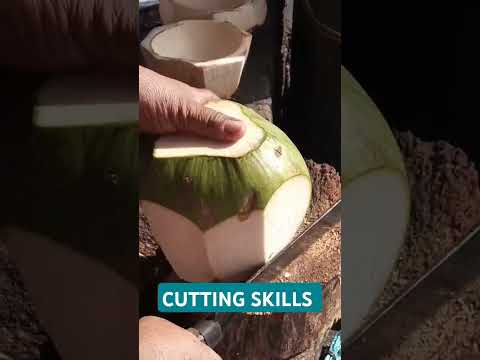 best coconut cutting skills Asmr #satisfying #streetfood #youtubeshorts @GatchieJr33