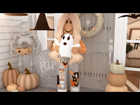 DECORATING MY BLOXBURG HOUSE FOR HALLOWEEN! 🎃 | Roblox Bloxburg Family Roleplay | **WITH VOICE**