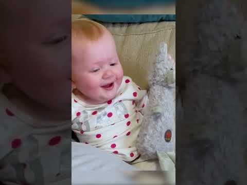 Baby has a funny reaction to the super cute towel #short #shorts #funnybaby