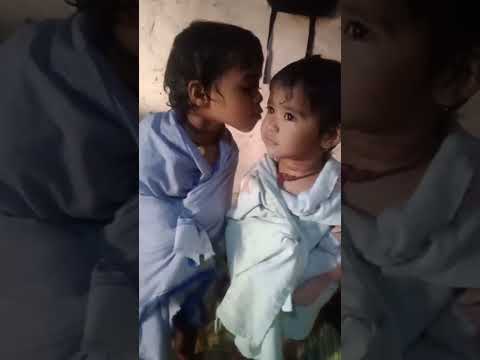 thande paani se naha dia muko mummy ne school Jane ke liye #cutebaby #sister #viral #shorts