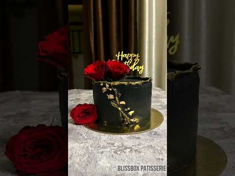 DESIGNER CAKE WITH FRESH ROSES|BLACK CAKE DESIGN | BLACK FONDANT CAKE #cake #fypシ #short #shorts