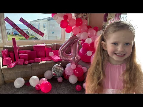 ELSiE’s 4th BiRTHDAY PARTY | Morning opening presents